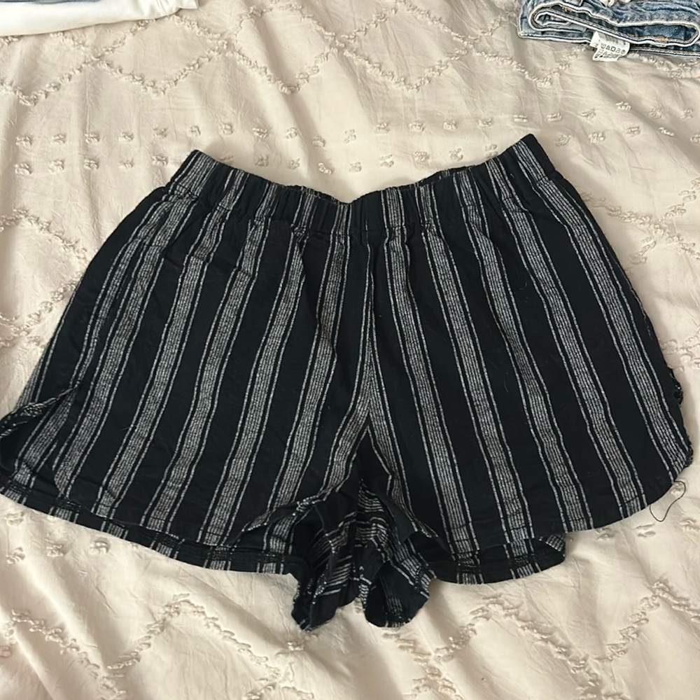 Brandy Melville Linen Shorts (NWOT)